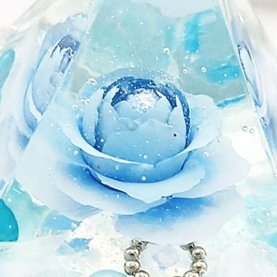 レジンに立体的に絵を描くレジンアートペイント作家☆
レジンペイント歴11年
主にピラミッド型モールドを使用してレジンに絵を描いてます
☆作品の模倣、無断転載禁止☆
通知不良中→お迎えツィート等気付かない事例多いのでDM下さると嬉しいです
●https://t.co/uZlwqoacSf