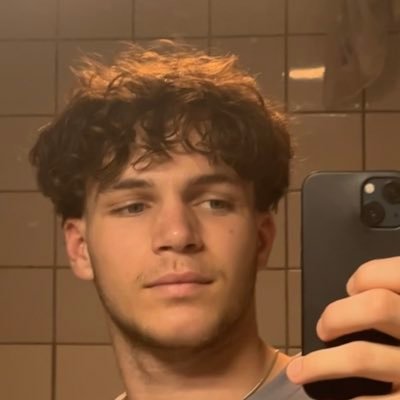 Julian_27180's profile picture. 