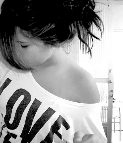 Paola Wanglon, gaúcha, ariana, moda, música, amigos, Twitter e Tumblr.
http://t.co/u7cTHgXqFM