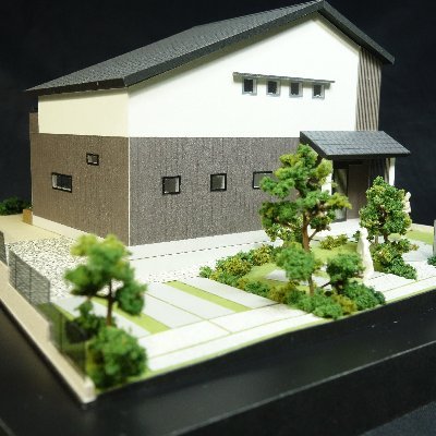 DaikuroMokei's profile picture. 2014/02/08夕方心肺停止状態で救急車で病院へ搬送→緊急手術、99%死亡または植物人間状態と宣告されるも、何とか一命をとりとめる。しかし主に右半身に後遺症が残る。現在右手麻痺状態だがやり方を変えることで製作作業に復帰。