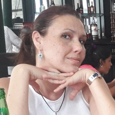 Científica cubana comunista.
Mamá de Adri y Gael.