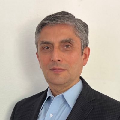 Emprendedor, Profesional, Editor, Librero. Amo profundamente a Mexico y a toda América. Fundador de Calderón Publishing.