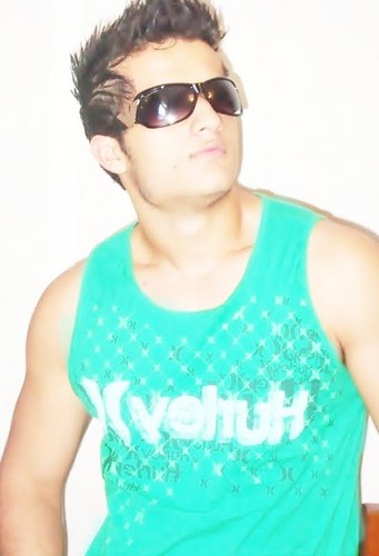 Apenaas um cara com sonhos grandees e que nao encontrou ninguem para torna-los reaiis *--*