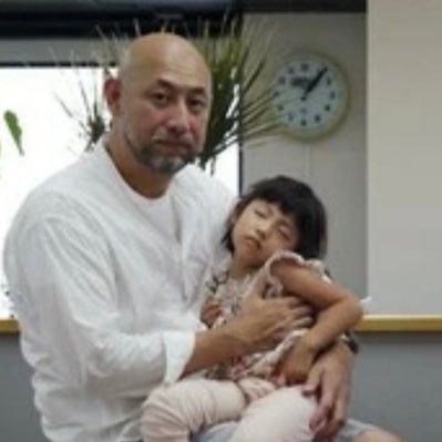 娘かれんは難治性てんかんの発作に悩まされていました。ある日CBDがてんかんへの効果が期待できるという話を聞き、CBDオイルを使い始めた所、発作が無くなりました。 CBDオイルの効果に感動し、その素晴らしさをもっと多くの方に知って欲しいという想いから“KAREN”が誕生しました。