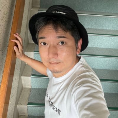 大阪で鑿・鉋・鋸(ノミ・カンナ・ノコギリ)の刃物を中心に、大工道具を扱う問屋をやってます! “鍛冶屋さん・メーカーさん⇆お得意先・大工さん・ユーザーさんとが楽しく繋がったらステキやん!” と、日々思いながら、やはり “人のつながり” って大事やな〜って♪ Instagramは2017.6.30から毎日更新しています♪