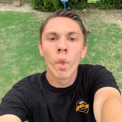 dakotapoling03's profile picture. I love photography and I am a huge artist !