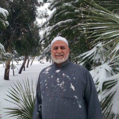 الحمد لله رب العالمين الرحمن الرحيم مالك يوم الدين إياك نعبد وإياك نستعين اهدنا الصراط المستقيم صراط الذين أنعمت عليهم غير المغضوب عليهم ولا الضالين .