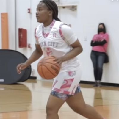 JaidaMcclure's profile picture. God 1st 🙏🏾/Honor Roll student📚/. 🎓2026/ 5”9 Combo Guard #2 (IG)jaida_gets_buckets Best passer in 2026🗣️ @ladypushva