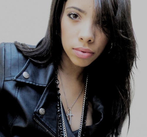 Fotógrafa, Modelo e apaixonada por moda, maquiagem!
Email: contato.gyyalveez@hotmail.com