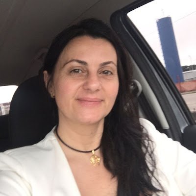 giofratin's profile picture. Dona do castelo, do dragão e de si mesma.