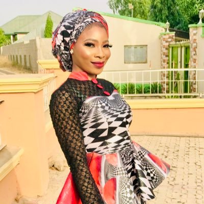 Allah first🕋🙏// Mum’s lookalike❤️//Chocolatelover🍫//Hausa Fulani gurl 🖇✌️//Old acc suspended 😢🦋