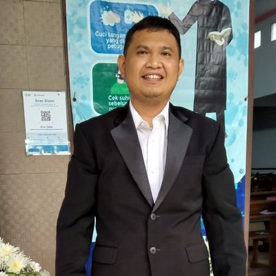 randuts's profile picture. Excited