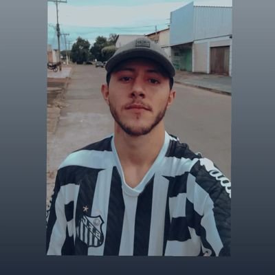 Mesmo que o mundo tenha perdido todos os seus princípios nunca perca sua honra.
