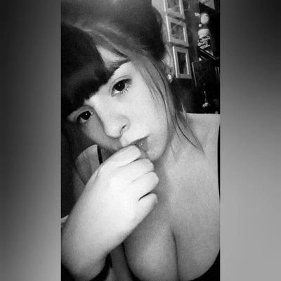 DaiiMili's profile picture. Libros 📚❤
Acrobacia en Tela 💪💕
Daddy Yankee 😍🎶|| 26 De Septiembre 2015 
|| 8 de Abril 2017 || 10 de Marzo 2018
Escorpio ♏
Boca 💙💛💙
The beatles 💕