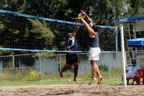 me gusta disfrutar un buen partido de volley-beat junto ashanty y joshua.
caminado siempre al futuro.