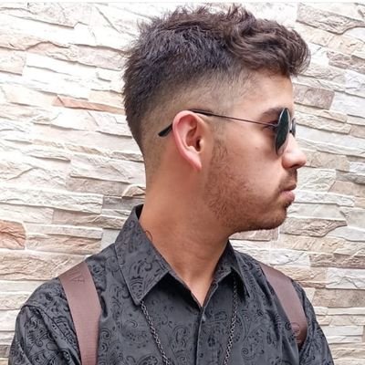 Hola, Soy Rodrigo Morales/
25 años / México / Lic. De Pedagogía/
Próximamente Emprendedor...