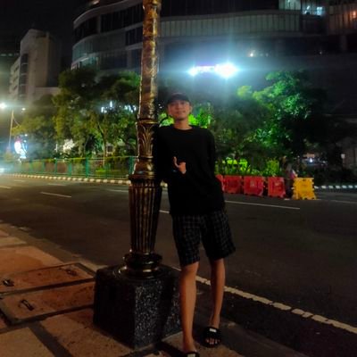 manusia biasa bersayap koran. https://t.co/wOs3keU4er