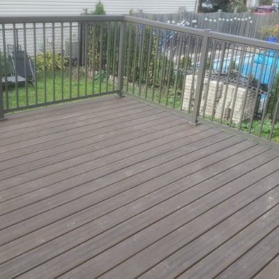 Deck and fence specialists in the Ottawa region
Are you looking to build the yard of your dreams?
Let our company of third generation builders help you