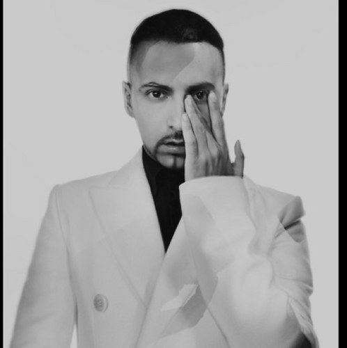 NY fashion and celebrity stylist /
editor at large FutureClaw Magazine
