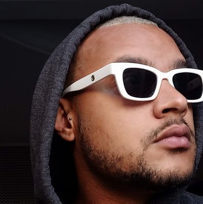 eiclaudioluis's profile picture. Não quero festa , nem ir pra gandaia . Quero luau , reggae , fogueira e praia