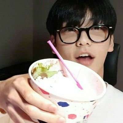 lomlujinghe's profile picture. its  time  for  u  guys  to  check  my  pinned