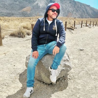 Personalidad bipolar, libre, sarcástico, nocturno, neosexual. Gusto por la comida decente, bebidas decentes y personas indecentes