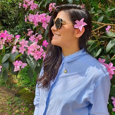 A moça do sorriso aberto✨. Por aqui somente coisas baseadas em fatos reais, ou não. 😁🌝🌻