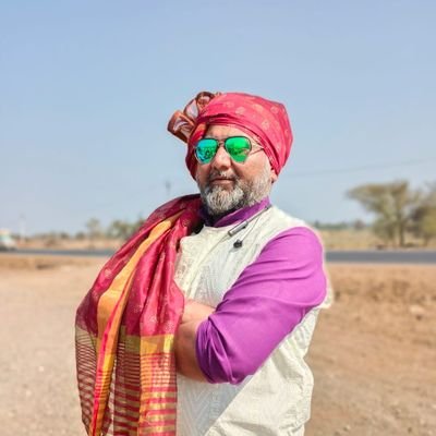 उद्द्यमि, राष्ट्रवादी,शिवभक्त, पार्ट टाइम शायर, गर्वित हिन्दू,माँ भारती का पुत्र
