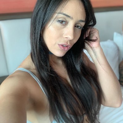 XxRealLilyhall's profile picture. ➡️ THis is my Only twitter ⬅️                    https://t.co/SWbaazx5dm is where all my content is !