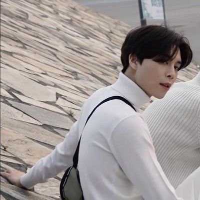 hELLO BABYDEUL? JOHNNY BABY IMNIDA aAAAAAAAA! ㅡ 95 liner who lives between neology and zónecity