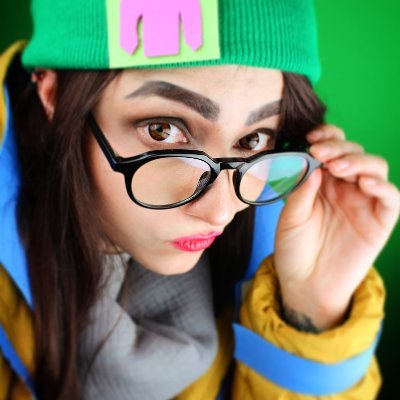🤡 Cosplayer 👩‍🎤 Twitch Affiliate and 🧜 DND nerd 
💚 Loves and appreciates authentic crazy peeps like herself
💗 Cringe TikTok Mommy