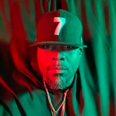 BIGDOXX's profile picture. A King, writer, MC, Host of @Antipoppin, @veniceball director, @knicks fan, tweet hot shit 4 ur 🎧, Washed Athletic Legend, Philosopher, & TMSCollective member.