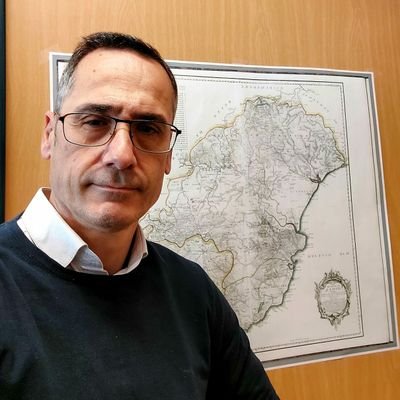 Responsable delineación en EMASESA. Autor del libro Los cuadernos de Cristina Hamilton y la novela El Secreto de Anneke. Gladiador murmillo. Miembro IBERCARTO.