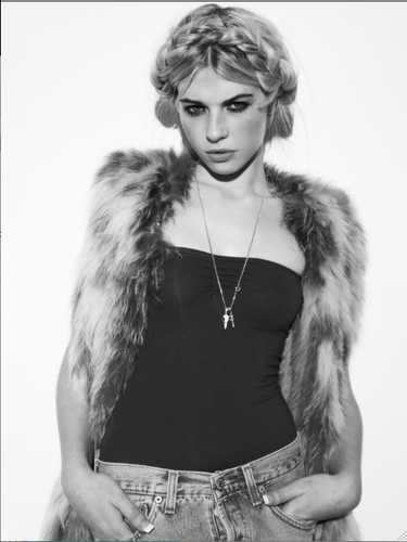 Keep up-to-date with Ducie clothes on Twitter.