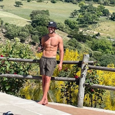 Coronita10's profile picture. 