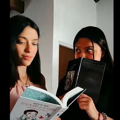 25 | Agustina y Sofía | Hermanas gemelas que comparten la pasión por la lectura.