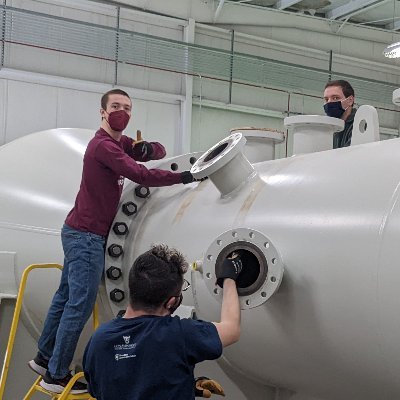 We study the fluid dynamics of unsteady and rotating systems with a variety of experimental and numerical methods.