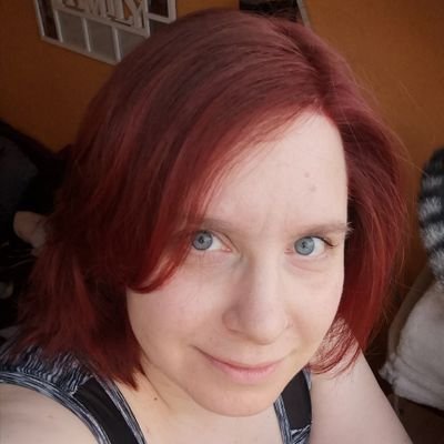 AlessaYwengaard's profile picture. Tea & ☕, drawing addicted, crafty person, 3 Katzen, davon 1 #nordstadtkatzen #Schlefaz , @loonyArt@mastodon.art @FazSchle ist mein Schlefaz-Account