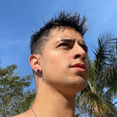 otarioz9's profile picture. 