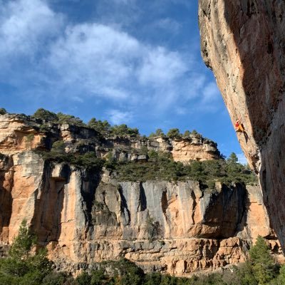 thinking about technology/telecoms  (mainly positive) impact on society. Rockclimbing is the lifestyle, giving perspective from the outdoors . @AwesomeWallsIrl