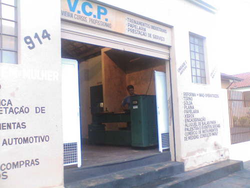 * Cursos e Prestação de Serviços.-
