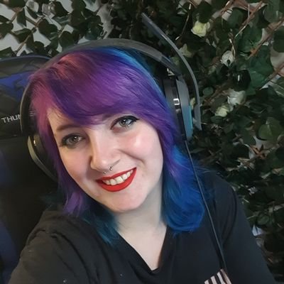 That nerd fox! 👓🦊
Ravenclaw 🦅
Streamer, Gamer and youtuber?
Business Email: Enchantedkitsune@gmail.com