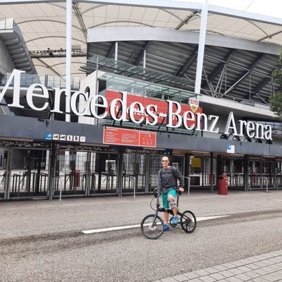 VfB Fan seit....schon immer....Dauerkarte und Dunkelroter....
Mountainbike und Klapprad
R.a.t.M.....S.o.a.D....Korn....
Halbe oder
Hahnenwasser...