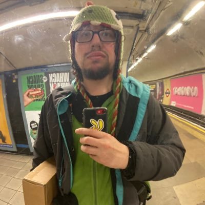 Front-End Dev in London. Paints, makes music and wears ridiculous costumes. Always moving... A teeny tiny little bit deffo differs.