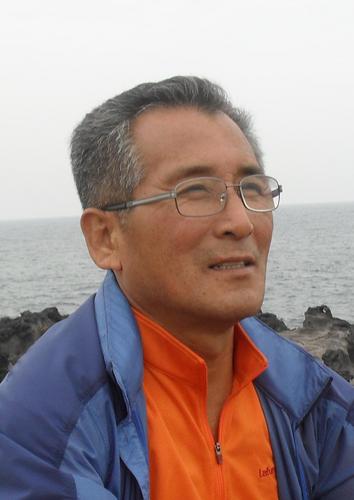 저는 전남 순천시에 거주하고있는 57년생 이종곤입니다.
제 부인이 직장에서 스트레스로인하여 치매에 걸려 너무도 힘들어요 저는 어떻게 해야 합니까?