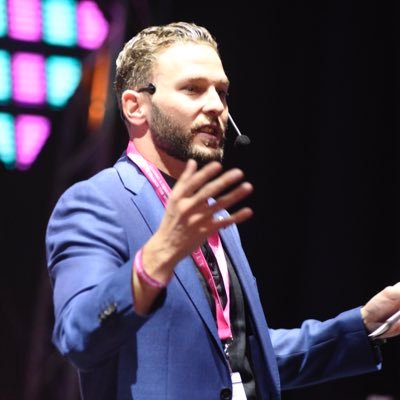 I help founders build startups @changelabsme @changemakerlb
