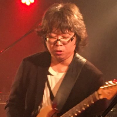 京都在住のギタリスト/ボーカリスト/ソングライター、 家辺裕之です。