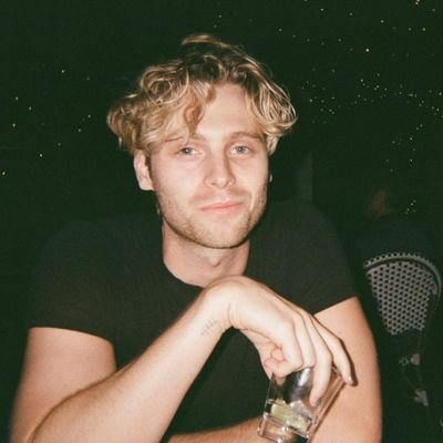 brewoknyaluke's profile picture. i’m in love with the blonde one.