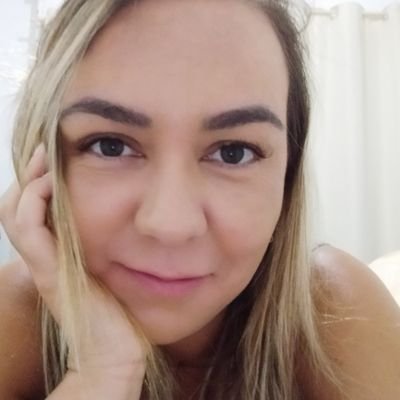 sandrinhanh's profile picture. Nursing assistant💛🇧🇷♉🌧️🎶✈️📚🔥🎥🍷⛩️🙏🏼🍁🏔️