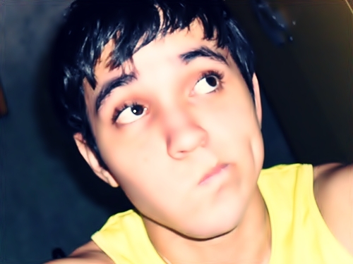 18 anos, virginiano e #Ciumento. #Irmão do @FUCKY0URSELF ♥♥♥ ||| #ADM da @EntreTeen ;)